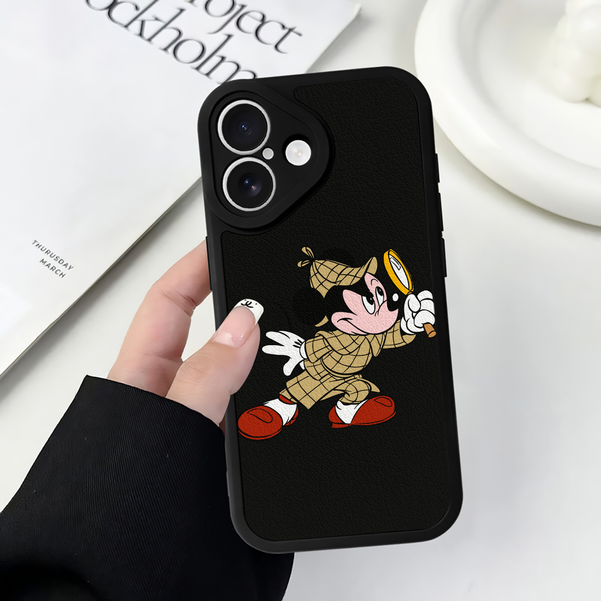 （画像用） ミッキーマウス Mickey Mouse 【iPhone 16シリーズ対応】シリコンスマホケース（レザー調） 材質：シリコン